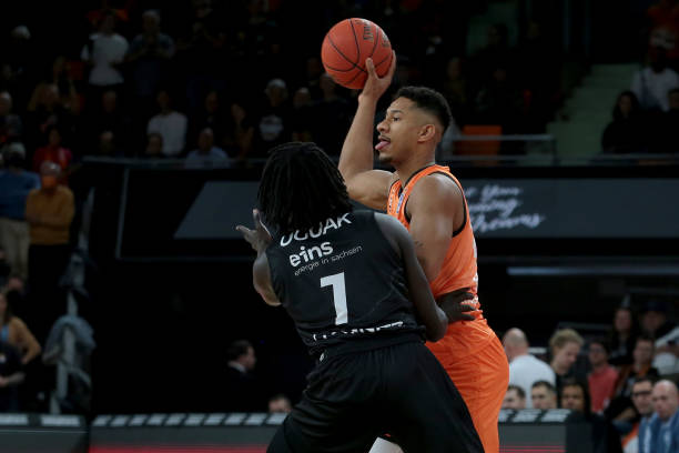 令人拍手称 令人拍手称