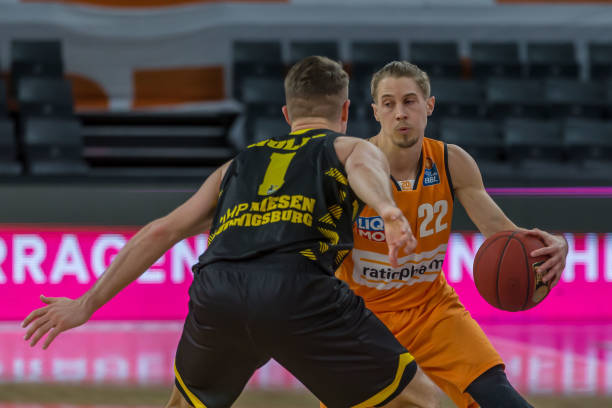 在新秀赛季 在新秀赛季